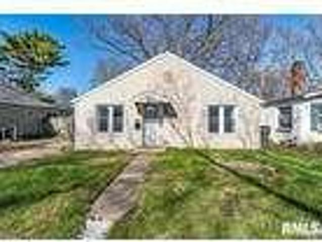 House for rent in Pekin, Illinois