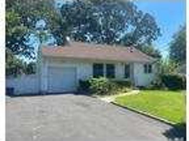 House for rent in Centereach, New York