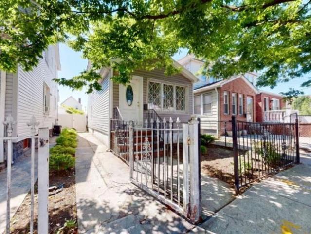 House for sale in Queens, Arverne