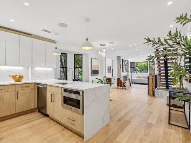 House for sale in Hudson, New Jersey