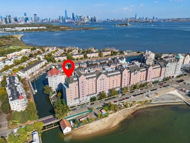 Condo for sale in Hudson, New Jersey