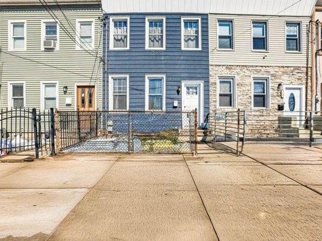 House for sale in Hudson, New Jersey