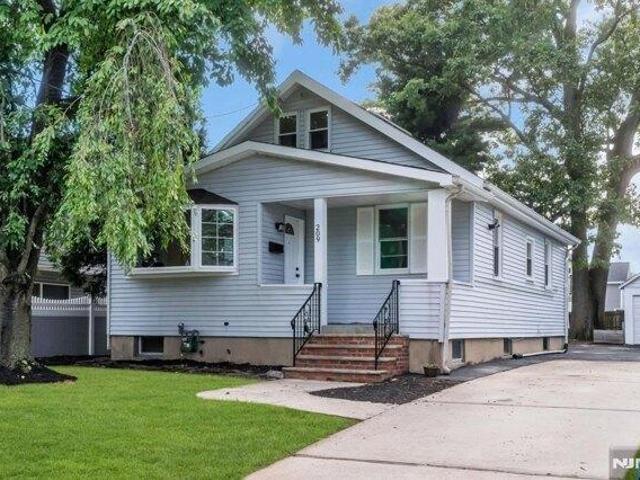 House for sale in Kenilworth, New Jersey