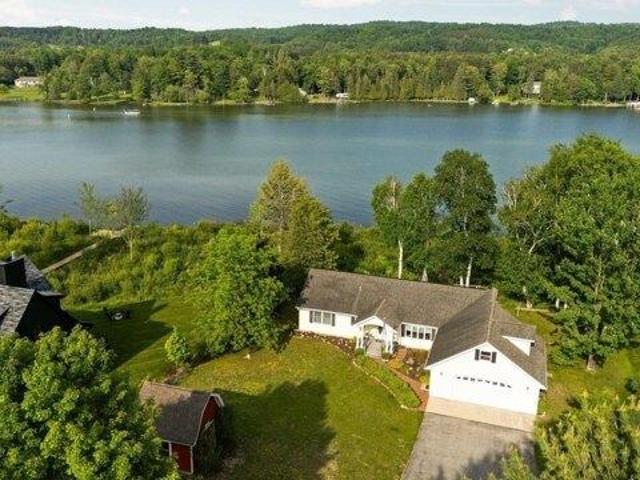 House for sale in Lake Leelanau