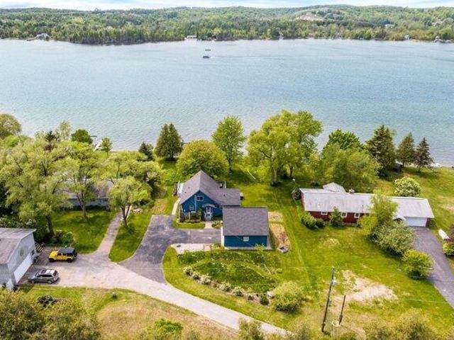 House for sale in Lake Leelanau