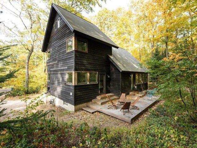 House for sale in Lake Leelanau