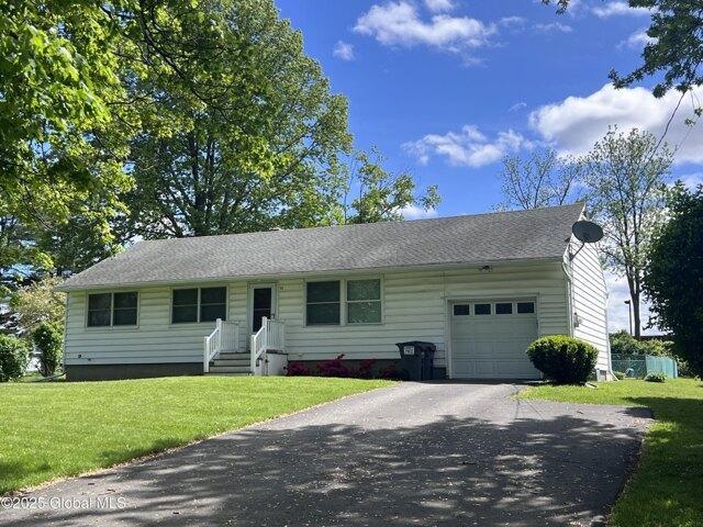 House for sale in Latham