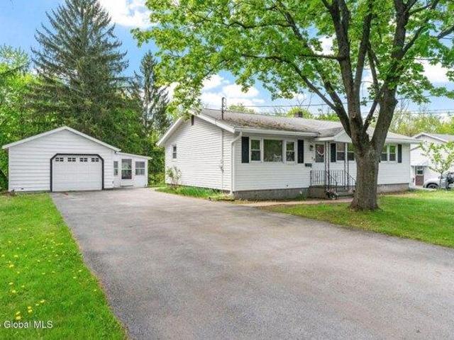 House for sale in Latham