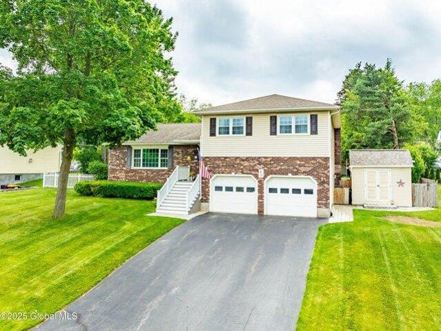 House for sale in Latham
