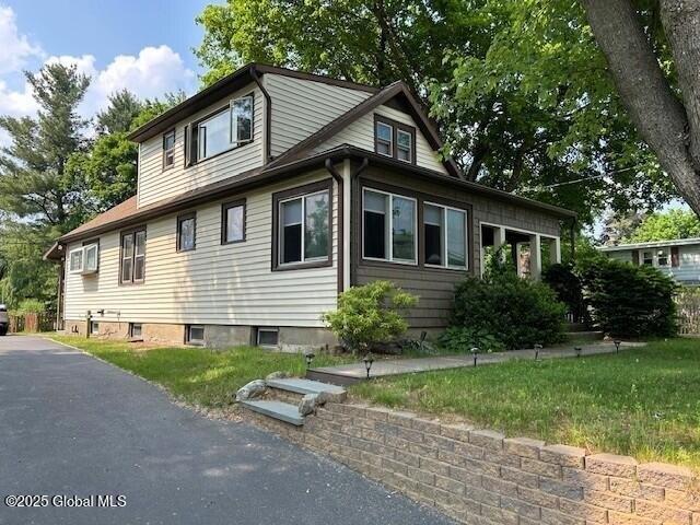 House for sale in Latham