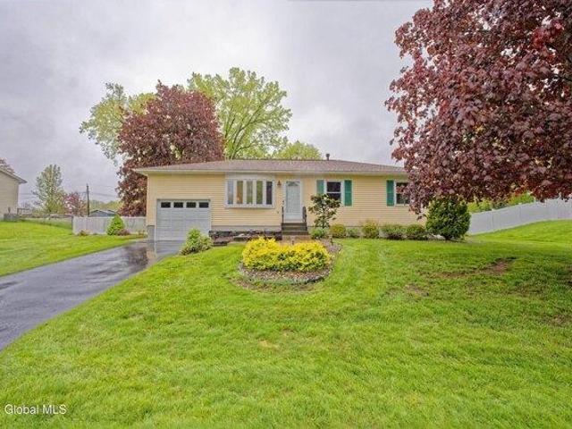 House for sale in Latham