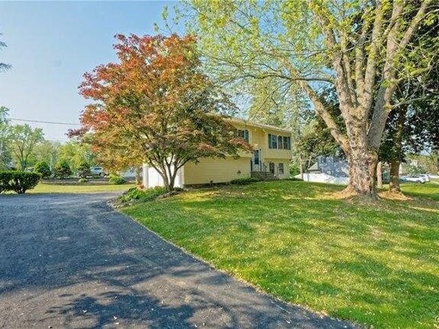 House for sale in Latham