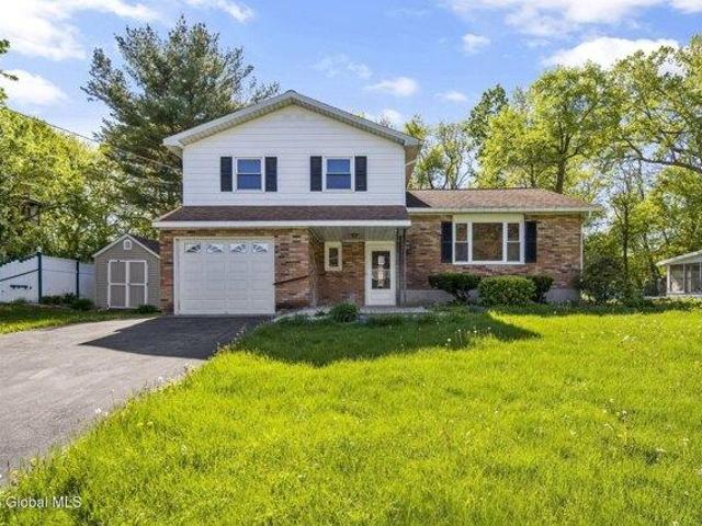 House for sale in Latham