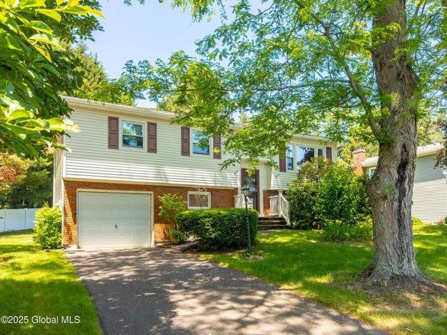 House for sale in Latham