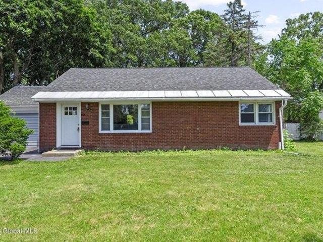 House for sale in Latham