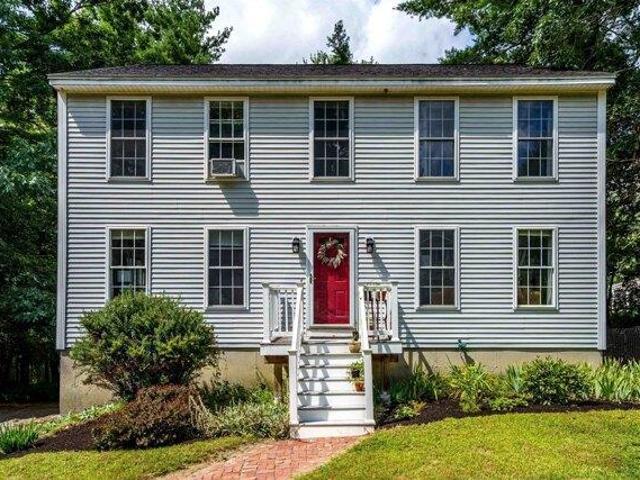 House for sale in Lee, Strafford County