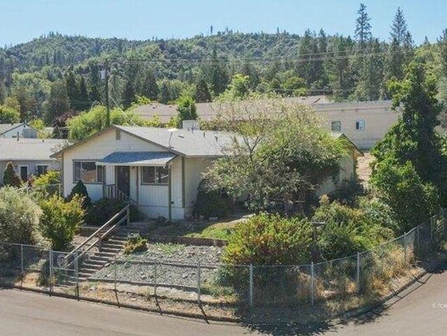 House for sale in Lewiston, California