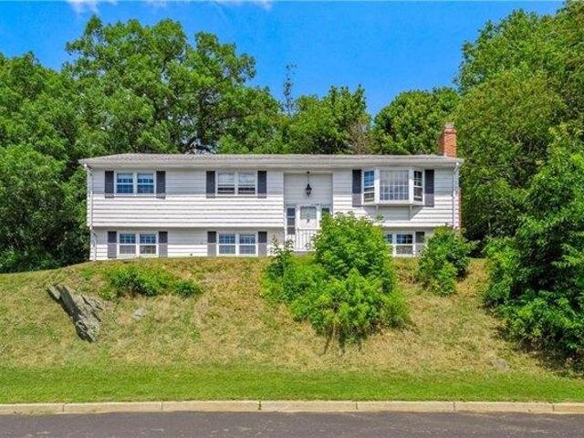 House for sale in Lincoln, Rhode Island