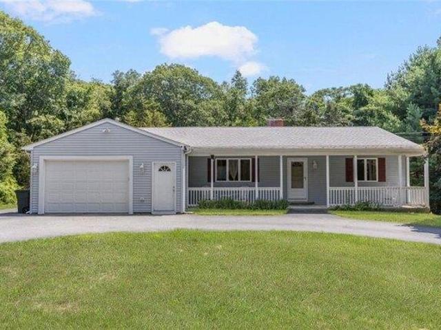 House for sale in Lincoln, Rhode Island