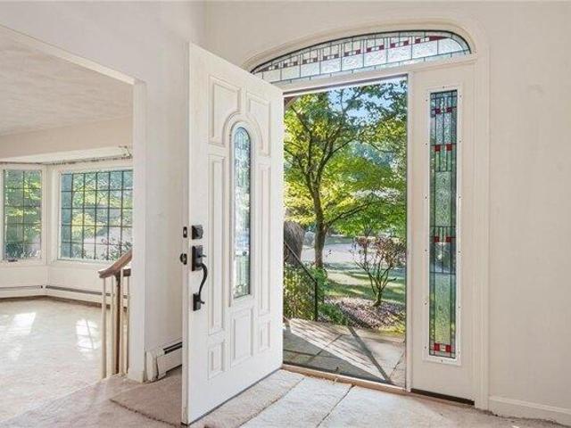 House for sale in Lincoln, Rhode Island