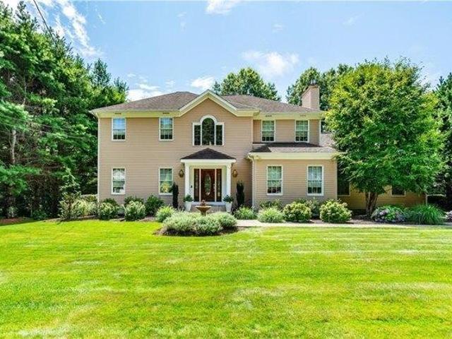 House for sale in Lincoln, Rhode Island
