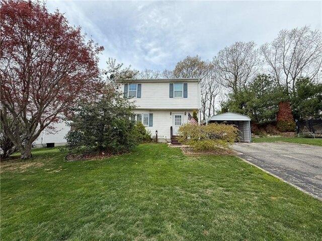 House for sale in Lincoln, Rhode Island