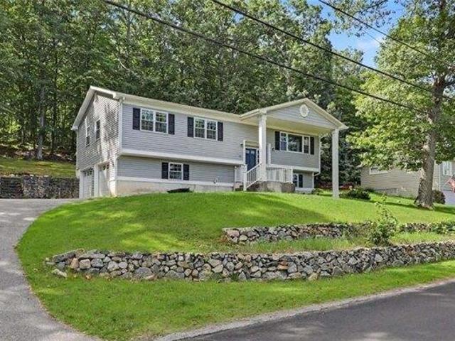 House for sale in Lincoln, Rhode Island