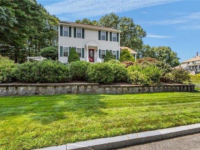 House for sale in Lincoln, Rhode Island