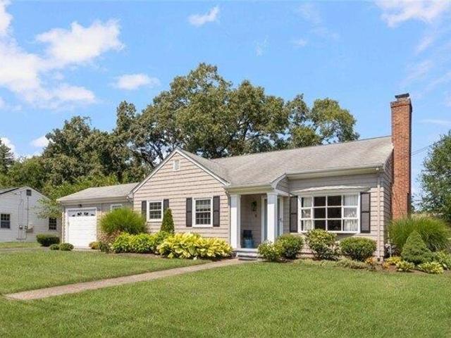 House for sale in Lincoln, Rhode Island