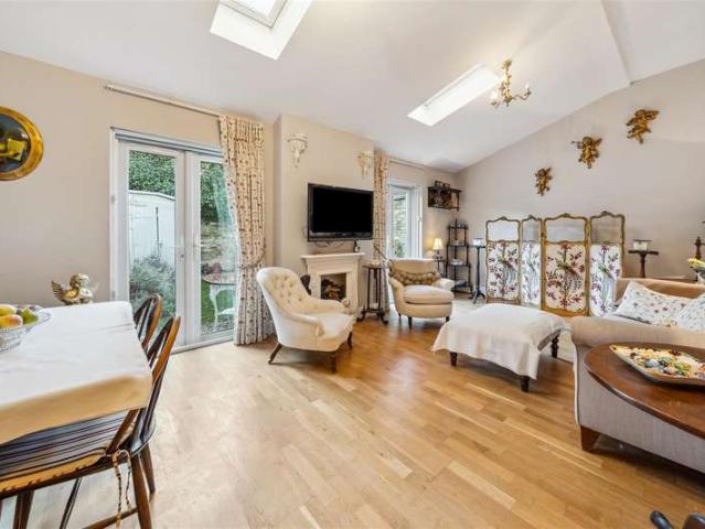 Farm for sale in London Borough of Hounslow, Greater London