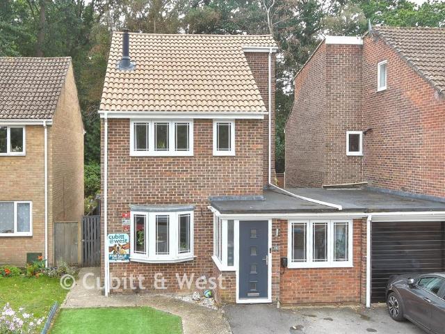 House for sale in Broadfield, Crawley