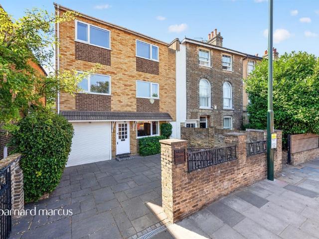 House for sale in Mortlake, Greater London