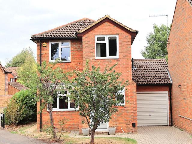 House for sale in The Crescent, Farnborough
