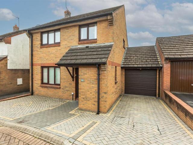 House for sale in Halfway, Dafen