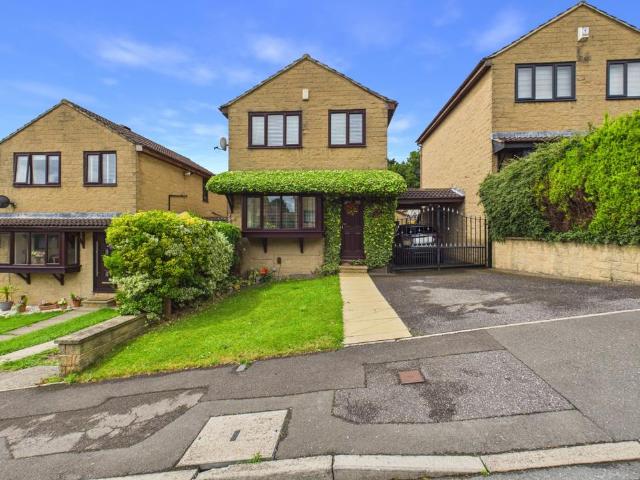 House for sale in Dewsbury, West Yorkshire