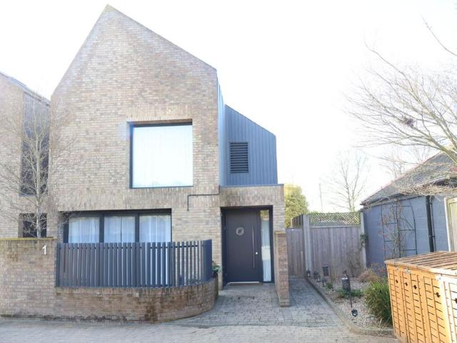 House for sale in Woodside, North Watford