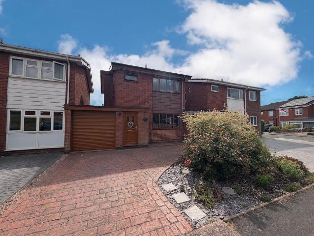 House for sale in Goldthorn Hill, Compton