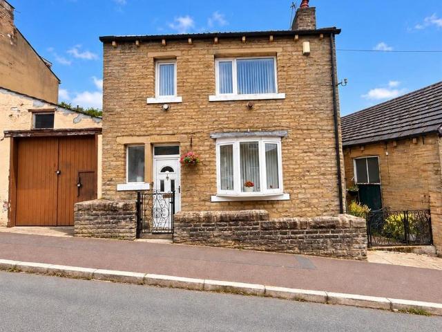 House for sale in Willowfield, Sowerby Bridge