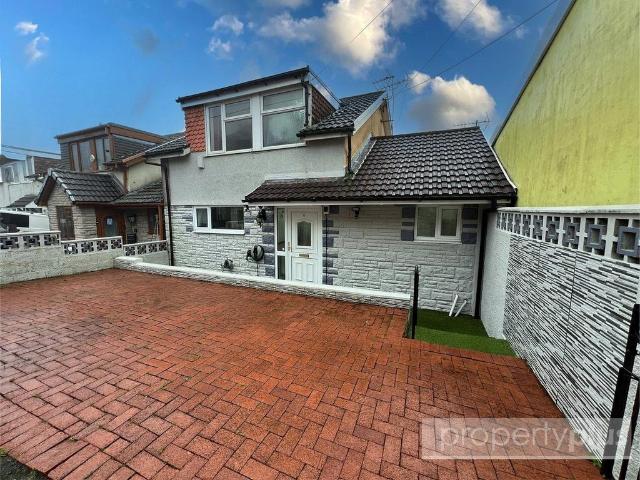 House for sale in Williamstown, Coedely