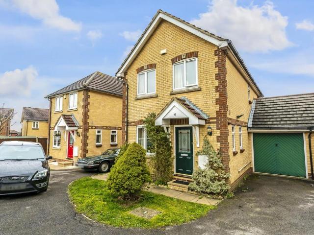 House for sale in Caterham on the Hill, Hillview