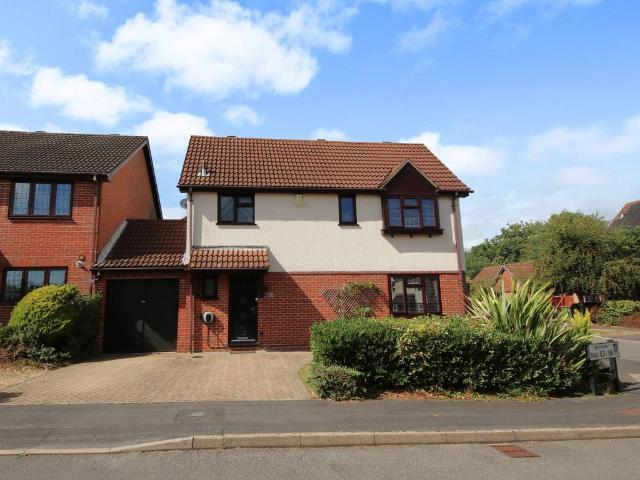 House for sale in Hedge End, Helford