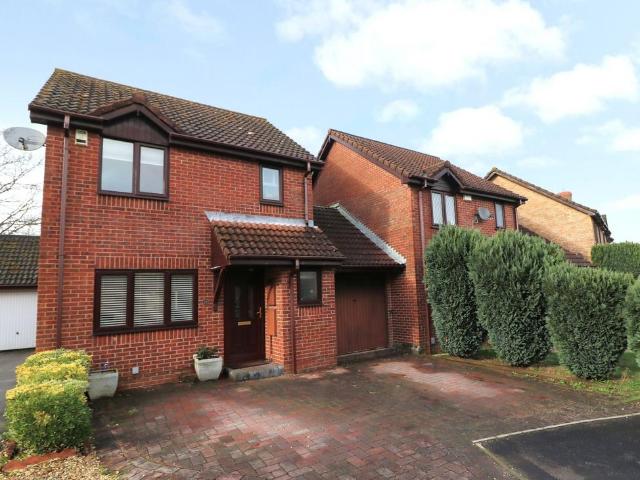 House for sale in Hedge End, Helford