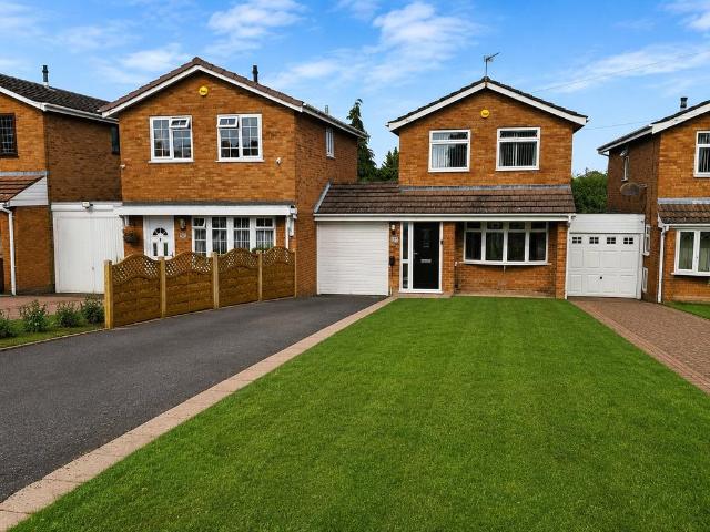 House for sale in Landywood, Great Chatwell