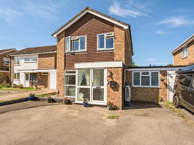 House for sale in Hart, Hampshire