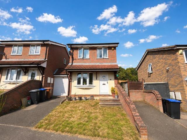 House for sale in Round Spinney, Northampton