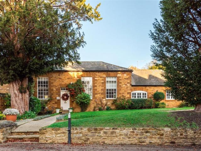 House for sale in Ecton