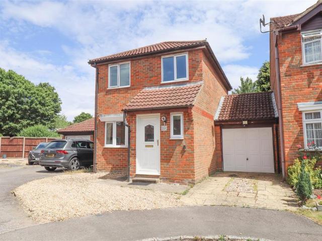 House for sale in The Crescent, Farnborough