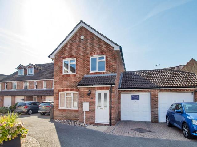 House for sale in The Butts, Kent