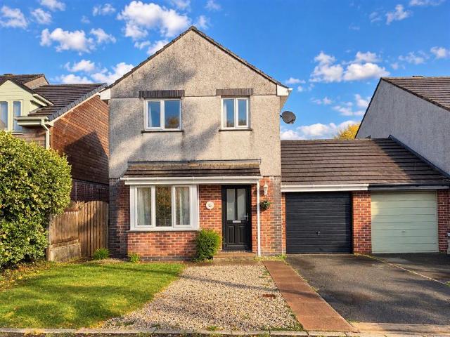 House for sale in Gluvian, St. Columb Major