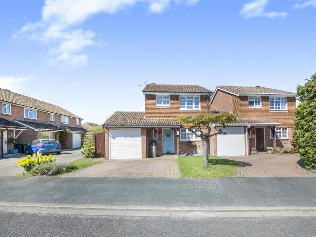 House for sale in Heol-las, Surrey